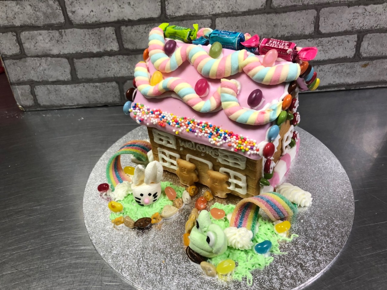 Gifte プロと一緒にお菓子の家づくり ケーキデザイナー体験